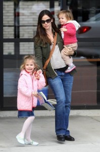 Jennifer-Garner-Family-Breakfast-with-Ben-Affleck-jennifer-garner-17364604-1692-2560