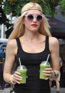 gwen-stefani-headband-nails-h724