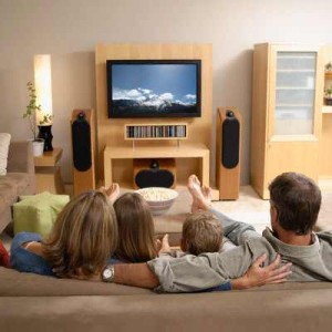 family-watching-tv-o