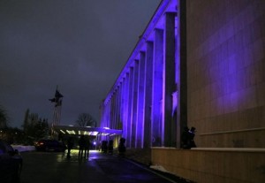 Palatul Victoria, iluminat in albastru, sambata, de ziua ONU.