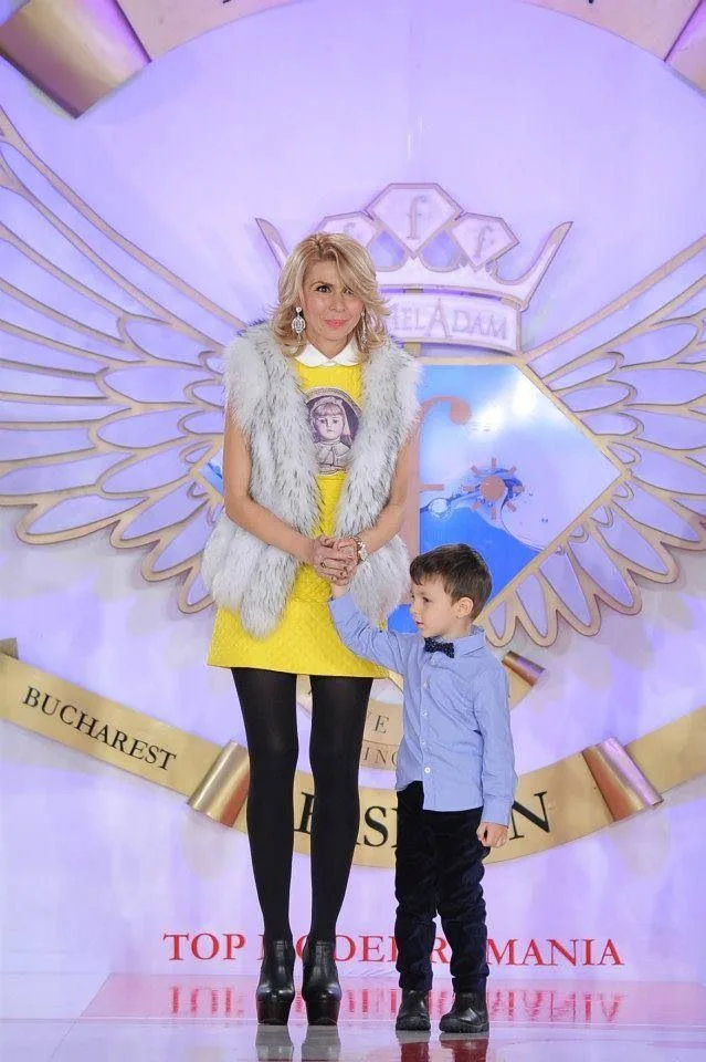 O colectie semnata Clara Rotescu prezentata la Kids Fashion Week va pleca spre Qatar si Abu Dhabi