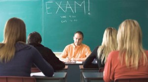 Simularile examenelor nationale incep luni cu proba de Limba si literatura romana din cadrul Evaluarii Nationale pentru elevii de clasa a VIII-a