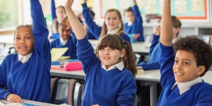 Ministerul Educaţiei va organiza o dezbatere privind noul plan-cadru pentru învăţământul gimnazial 