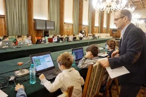 "Invatam sa programam ca sa nu fim programati" 