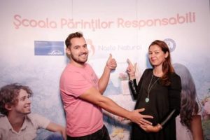 Spectacol de burtici, mamici si tatici la Scoala Parintilor Responsabili