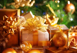 Targul Cadourilor de Craciun propune obiecte traditionale, decoratiuni, preparate gourmet, dar si cu spectacole pentru copii