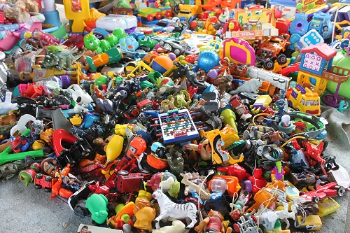 toy-clutter-kid-101