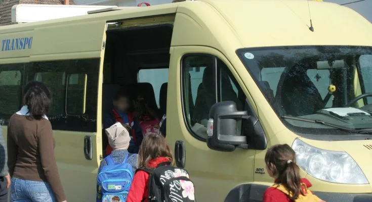 transport elevi
