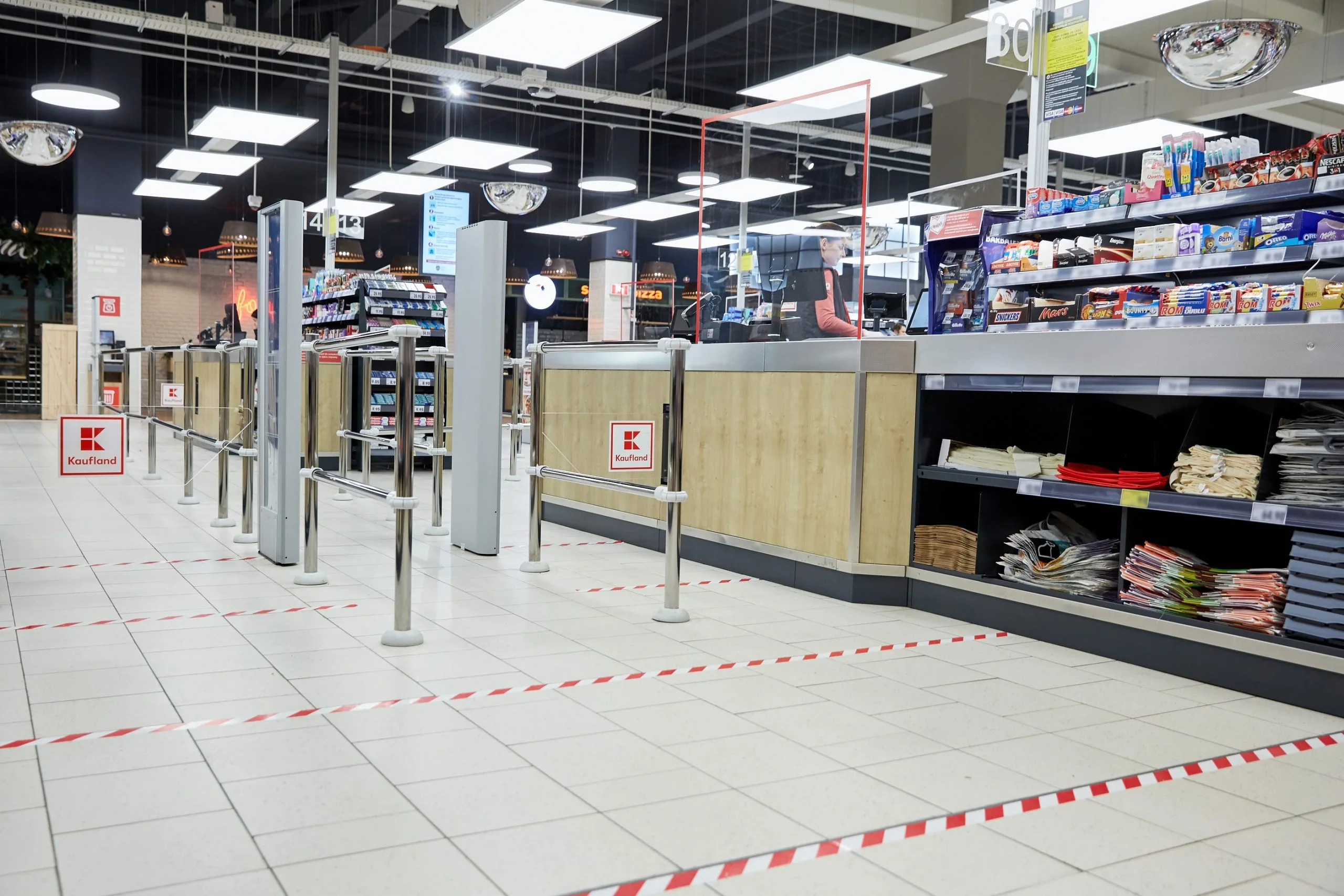 Kaufland_benzi distanta de siguranta