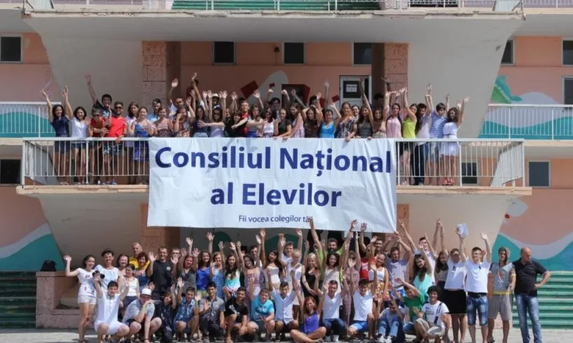 ELEVI_22505-818x490