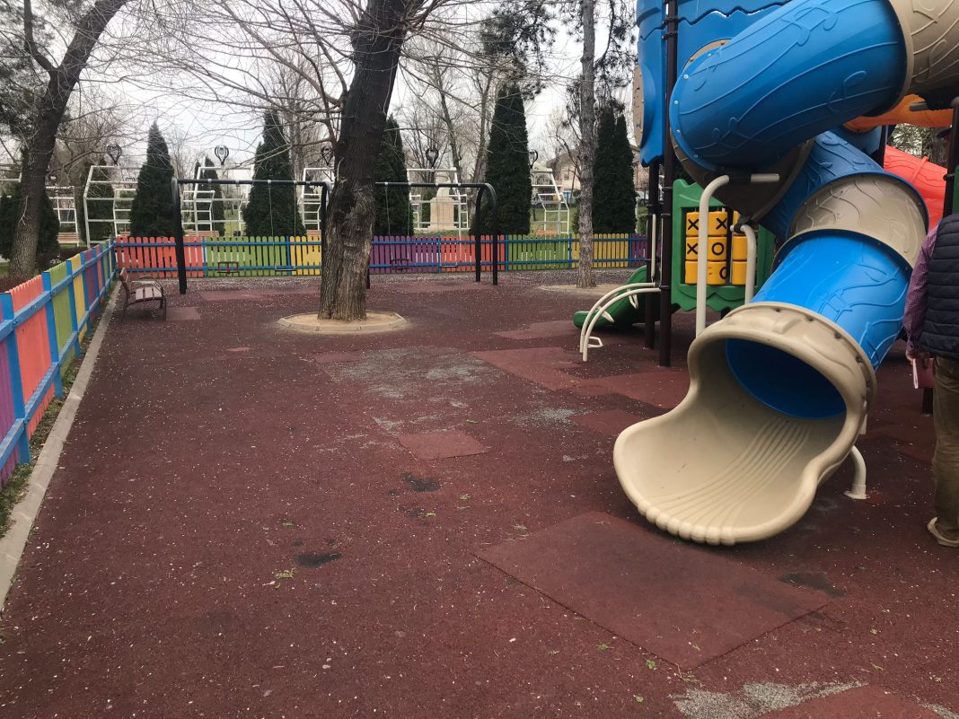 Odiseea parcurilor cu nereguli continuă: ANPC a închis temporar și locurile de joacă din Plumbuita, Tei și Motodrom, din sectorul 2 al Capitalei