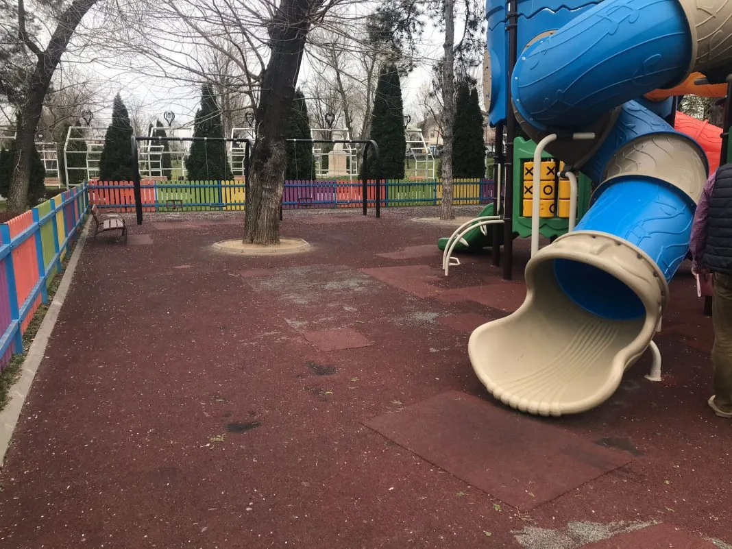 Odiseea parcurilor cu nereguli continuă: ANPC a închis temporar și locurile de joacă din Plumbuita, Tei și Motodrom, din sectorul 2 al Capitalei