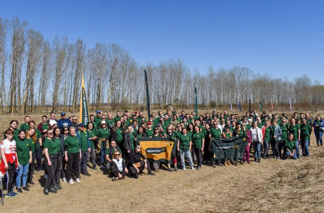 McDonald’s România lansează programul intern de voluntariat Voluntar@M și plantează alături de Viitor Plus 4.800 de puieți forestieri