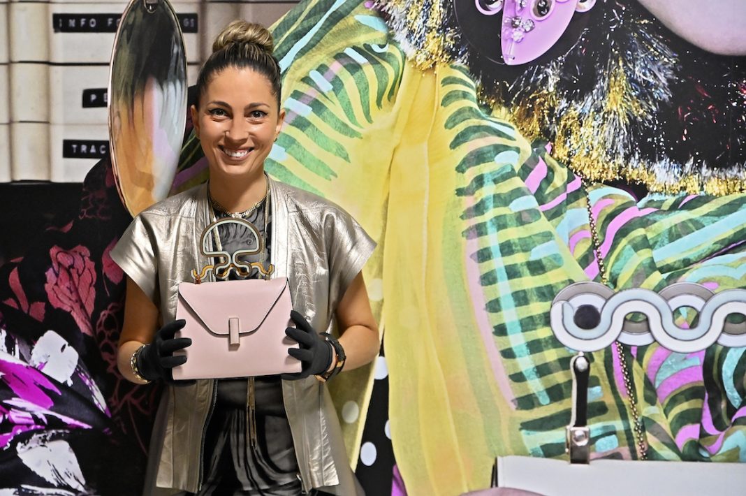 Diana Nicolaie, designer expoziție Bags Inside Out (1)