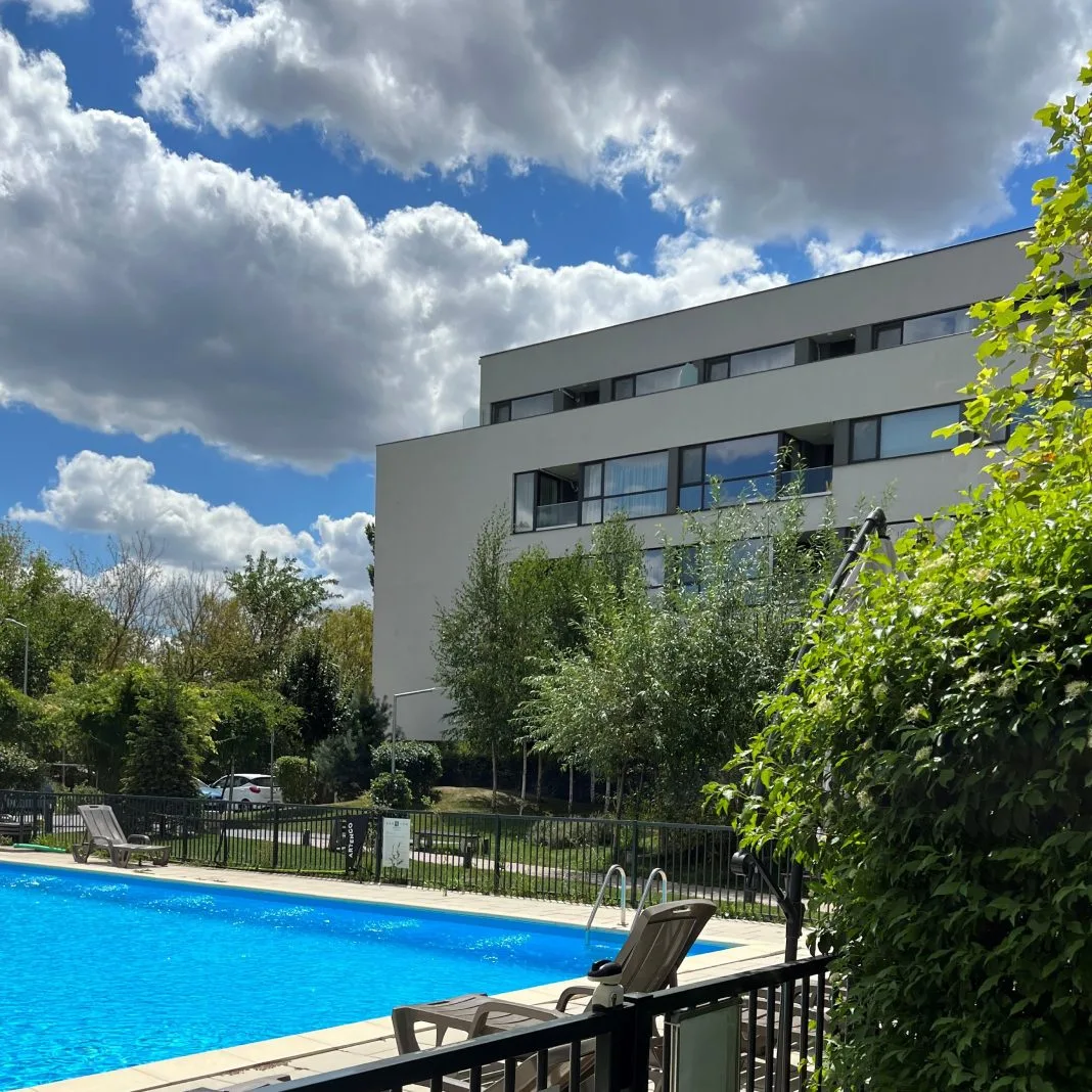 Atria Urban Resort Faza 1_piscina