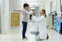 OMS publică primele recomandări pentru dezvoltarea tratamentelor împotriva febrei dengue destinate copiilor