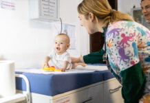 Peste 11.000 de copii nu au medic de familie în localitatea în care trăiesc. 62 de cabinete medicale din mediul rural vor fi dotate cu echipamente moderne