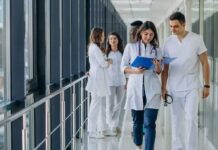 Peste 3.000 de elevi, profesori și părinți au explorat profesiile care vor transforma sistemul de sănătate prin proiectul „Doza de Educație”