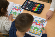 STUDIU: Teoria ca teoria, dar practica… ne îngrașă. Copiii știu ce este sănătos, dar unul din trei are exces ponderal